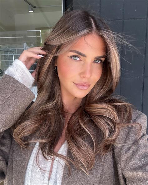 22 Fresh Takes on Medium Brown Hair with Highlights - Mockup Hunt