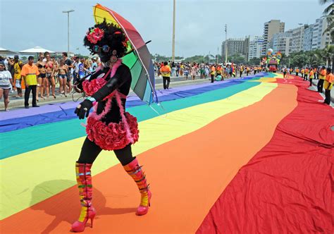 10 Inspiring Quotes For People Struggling With Their Sexuality Or