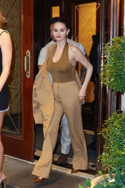 Selena Gomez - Selena Gomez Daily