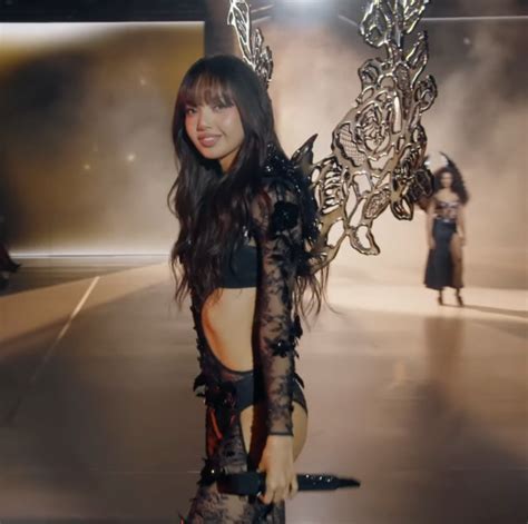 lisas victorias secret fashion show  performance