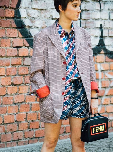 Спорная пара: спортивные трусы и пиджак | Fashion clothes women, Edgy ...