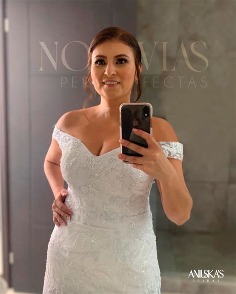 NUESTRAS NOVIAS – Aniuskas Bridal