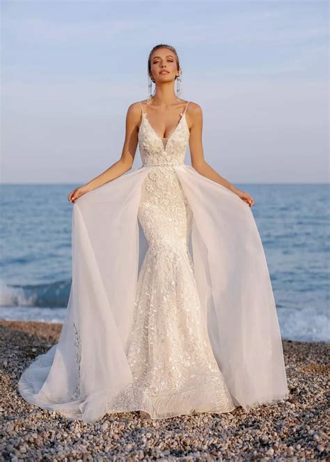 Cauda De Vestido - Vestido de Noiva Com Cauda | Casa das Noivas | Loja de Noiva