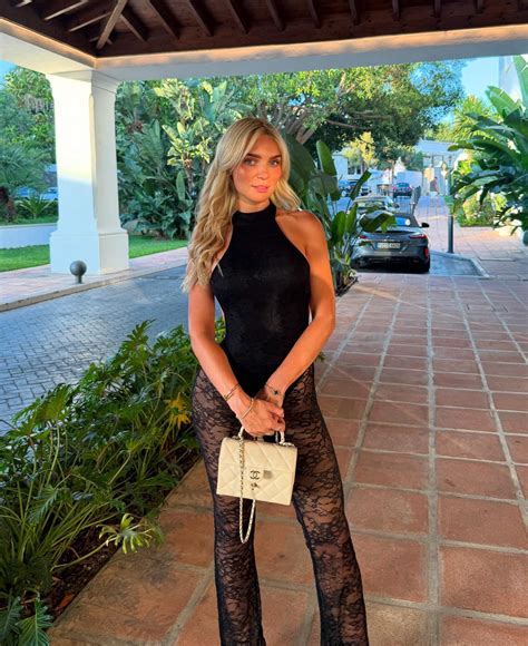 alexis | kiss my toes 🌚😛🤯 | Instagram