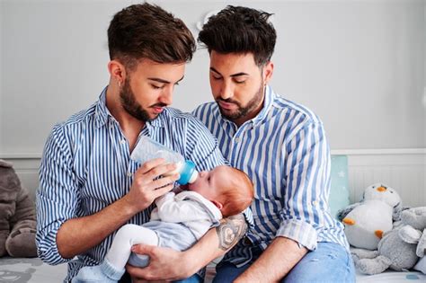 Гей-пара с сыном - концепция родителей-геев | Премиум Фото