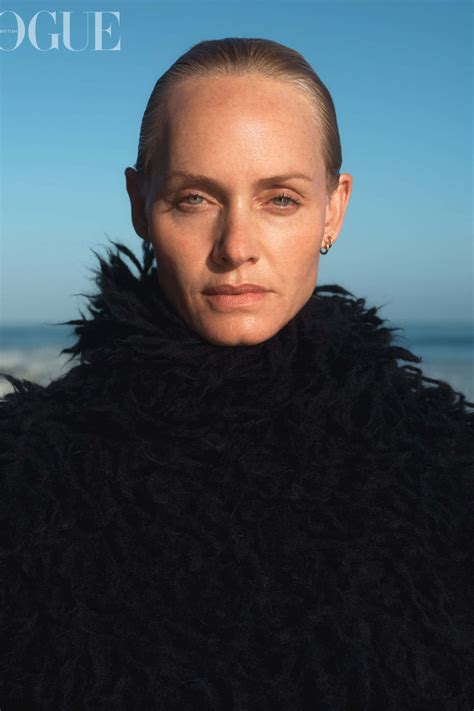 Download Stunning Model Amber Valletta In Red Wallpaper | Wallpapers.com