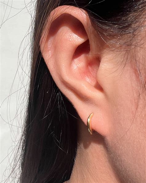 Vienna Wave Design Huggie Hoop Earrings - So Dainty Co.