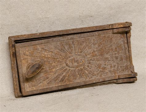 Контора К - Старинная чугунная печная дверца, артикул ДВ-14416