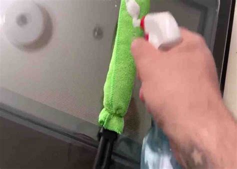 how to clean in between oven door glass