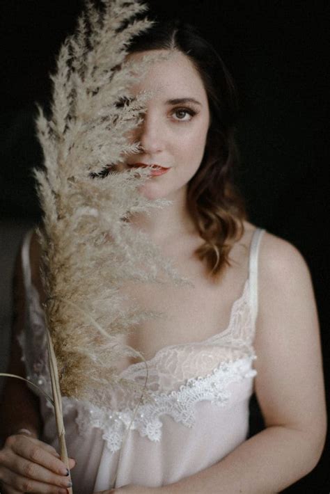 ways natural light  shape  boudoir portraits rangefinder