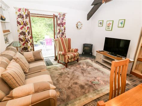 riverside cottage  caernarfon gwynedd cottages lodges