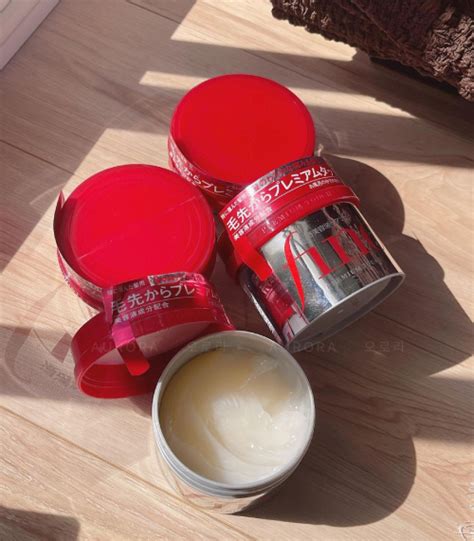 A premium and affordable jelly-like hair mask that gives smooth ...