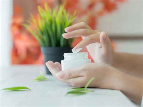 Cyclopentasiloxane For Skin: How To Use It? - TV Health