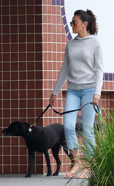Aubrey Paige in a Grey Hoodie Was Seen Out with Ryan Seacrest in