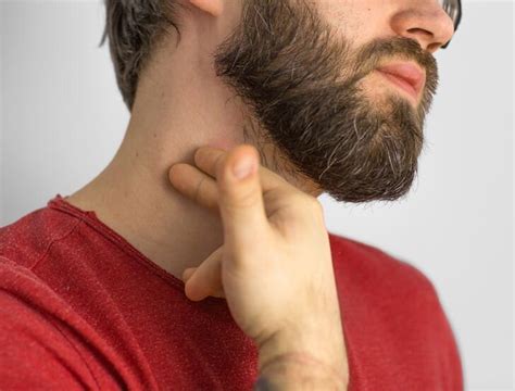 Почему болят гланды: причины, симптомы, лечение