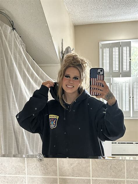 Alexis XJ - Alexis XJ added a new photo.