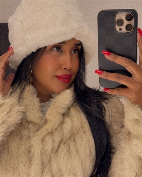 Scarlett Rose | Dubai 🇦🇪 ️ Goa 🌴🇮🇳 | Winter wonderland in Switzerland