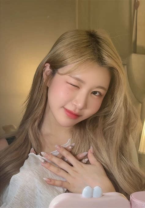 이 트렌드 너무 좋은데 윙크가 | 시아지우 sia_jiwoo (@sia_jiwoo)