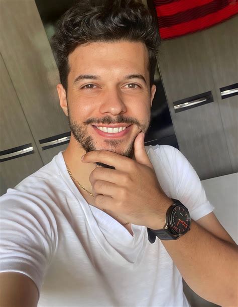 a vida é curta demais pra viver o mínimo do amor. Queira alguém que