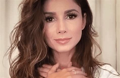 Paula Fernandes Pelada E Nua - Paula Fernandes posta foto nua e surpreende seguidores: "Inacreditável ...