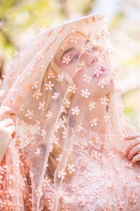 Genesi RADIO - La famosa cantante Katy Perry tiene a sus...