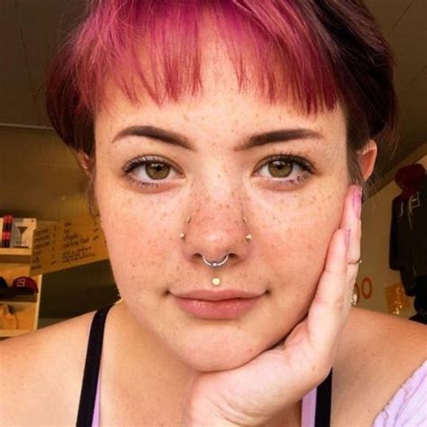 5 Types of Double Nose Piercing and Jewelry Ideas