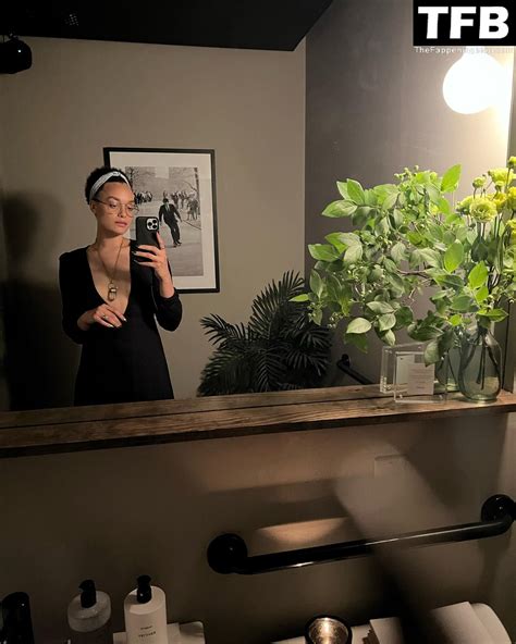 Britne Oldford Sexy (9 Photos) - OnlyFans Leaked Nudes