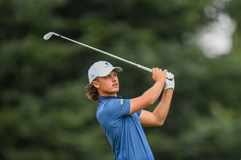 Aussie amateur who went viral for hitting a shot from…