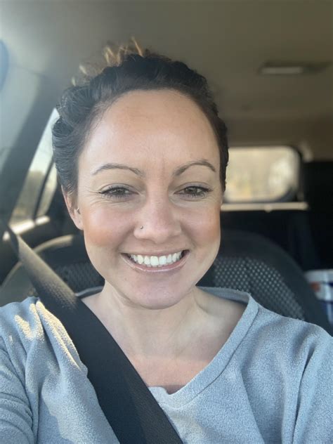 Cute milf 🥰 | Scrolller