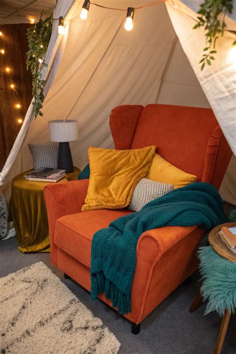 cozy den ideas   warm  inviting space vervilla