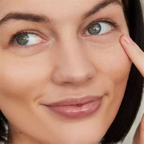 8 способов, как подтянуть кожу под глазами | What is baking, Makeup ...