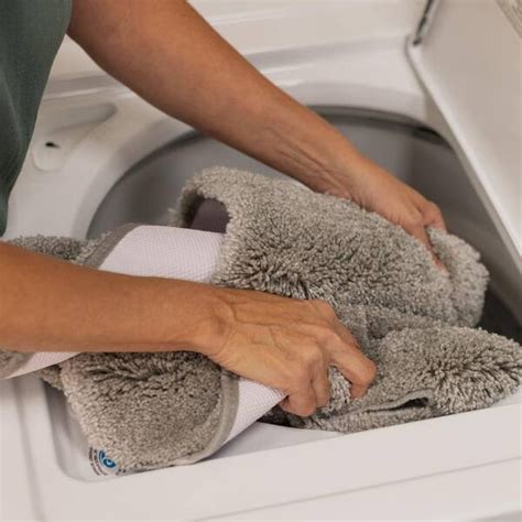 how to clean bath mat without washing machine