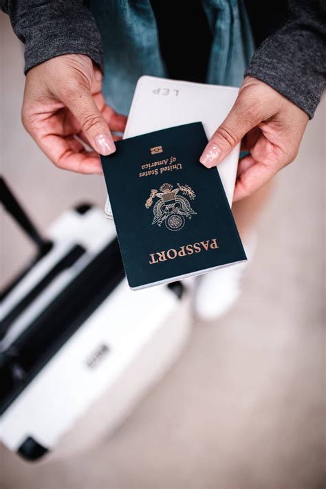 My Top 5 Tavel Tips + Hacks for Easy Travel via Lauren Elyce