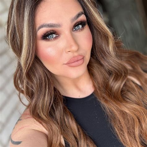 Kendall - CHANGING PROFILE PIC—- don’t FALL for the scammer accounts