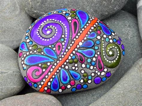 17 Best images about PaiNtiNg RoCks on Pinterest | Tropical fish, Hand ...