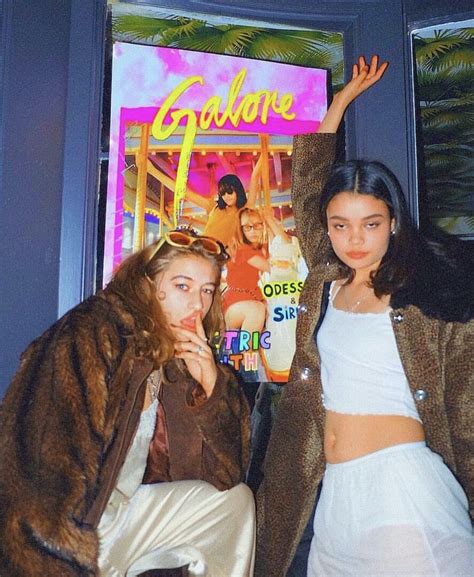 Pin de 🤍 en flirty gem | Fotos tumbler de amigas, Fotos goals de amigas