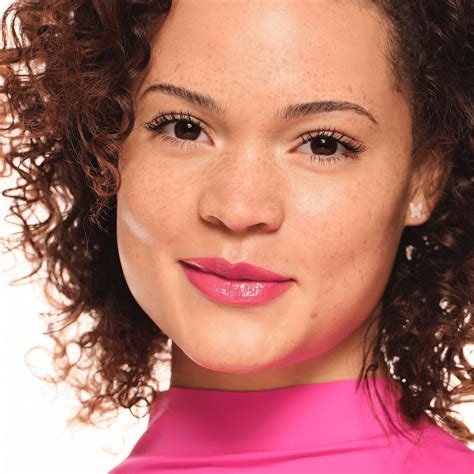 Acquista essence GLOSSY GLAZE high shine lipstick Pink Things Up online
