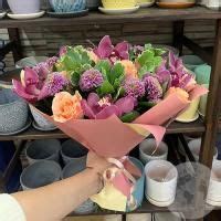 Букет из роз, орхидеи, сантини "Радость" купить недорого в Москве с ...