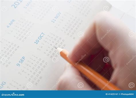 Zeigen Des Datums Des Kalenders Stockbild - Bild von heute, papier