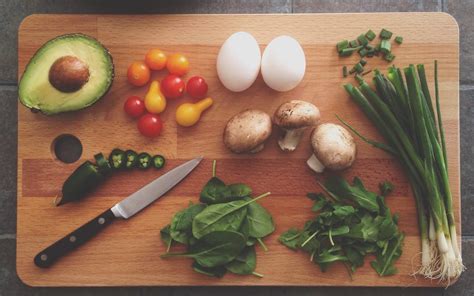 Healthy Eating: A Beginner's Guide on How to Eat Healthy and Stick to It