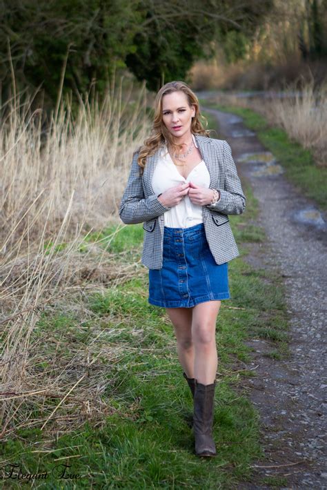 Country Life Gallery - Elegant Eve