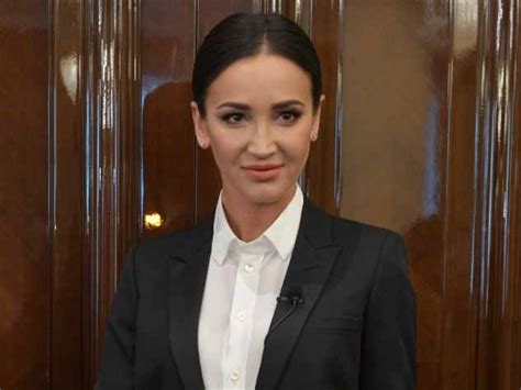 Обнаженная Бузова поинтересовалась у поклонников их мнением о счастье ...
