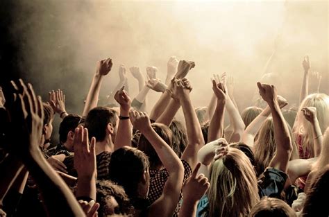 ASYIK NONTON KONSER MUSIK | ngamar | blogspot