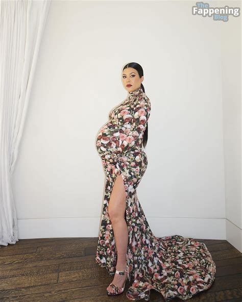 Kourtney Kardashian Hot (17 Photos) - OnlyFans Leaked Nudes