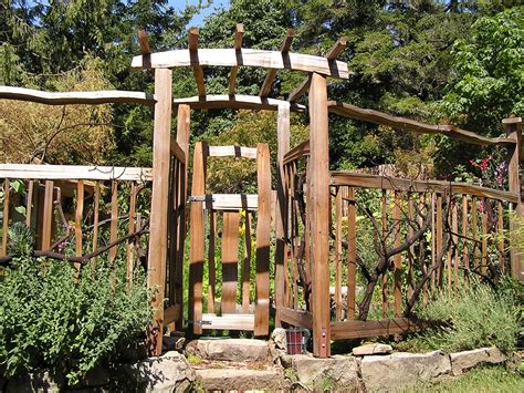 Garden Arbor With Gate | Autumn Weddings Pics