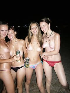 Happy drunk girls flashing - 64 pics