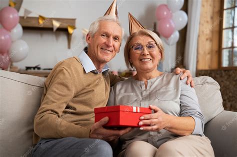 Free Photo | Senior people having fun at party