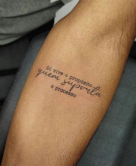 Tatuagem Motivacional Masculina - Frase motivacional tattoo | Tattoo braço pequena masculina, Frases para ...