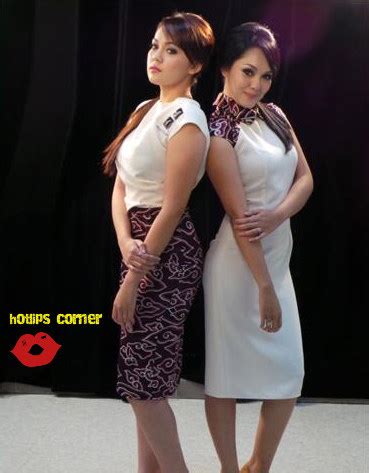 uqasha nelydia senrose bergambar bersama terbaru hotlips corner