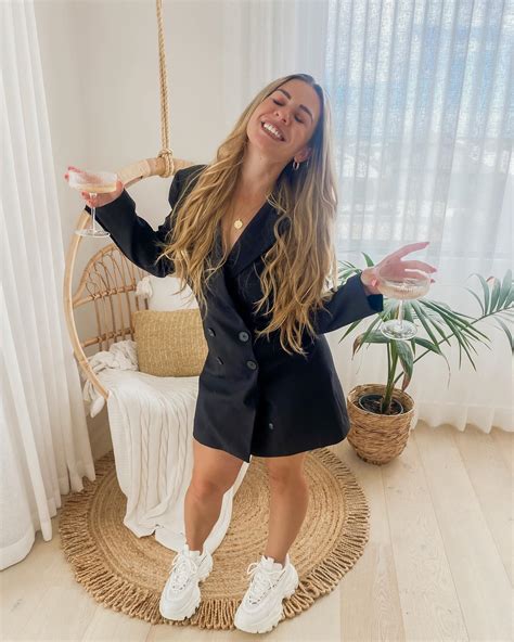 Lucy Banks (@imlucybanks) • Instagram photos and videos